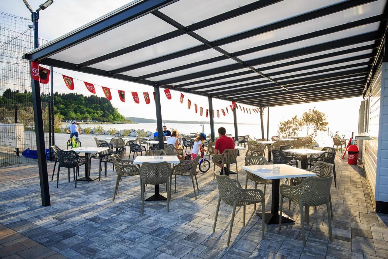 בפורטורוז Floating House Sea Queen מראה חיצוני תמונה